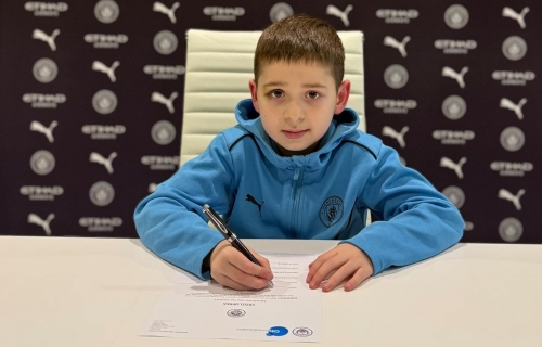 "Молдавский Месси": 8-летний молдавский футболист подписал контракт с "Манчестер Сити" и был эпично представлен на стадионе "Этихад" (видео, фото)