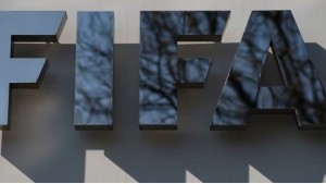ФИФА разрешила футболистам играть за три клуба в течение сезона