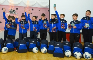 Ученики еще трех лицеев с футбольными классами получили тренировочную экипировку (видео)