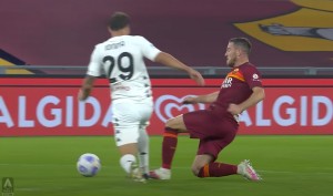 Артур Ионица заработал пенальти для "Беневенто" в матче против "Ромы" (видео)
