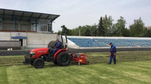 Experții FMF au efectuat lucrări de revigorare a gazonului stadionului orășenesc din Bălți
