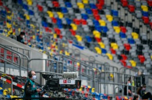 Российский футбол в эпоху коронавируса: никакой прессы, стадион поделен на зоны, подходить к игрокам нельзя, если ты не судья