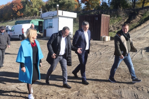 Leonid Oleinicenco a inspectat lucrările de construcție a 3 terenuri de fotbal din municipiul Strășeni (foto)